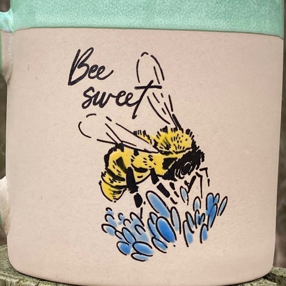 Adorable Bee Collection Stoneware Mug! - Picture 3 of 9